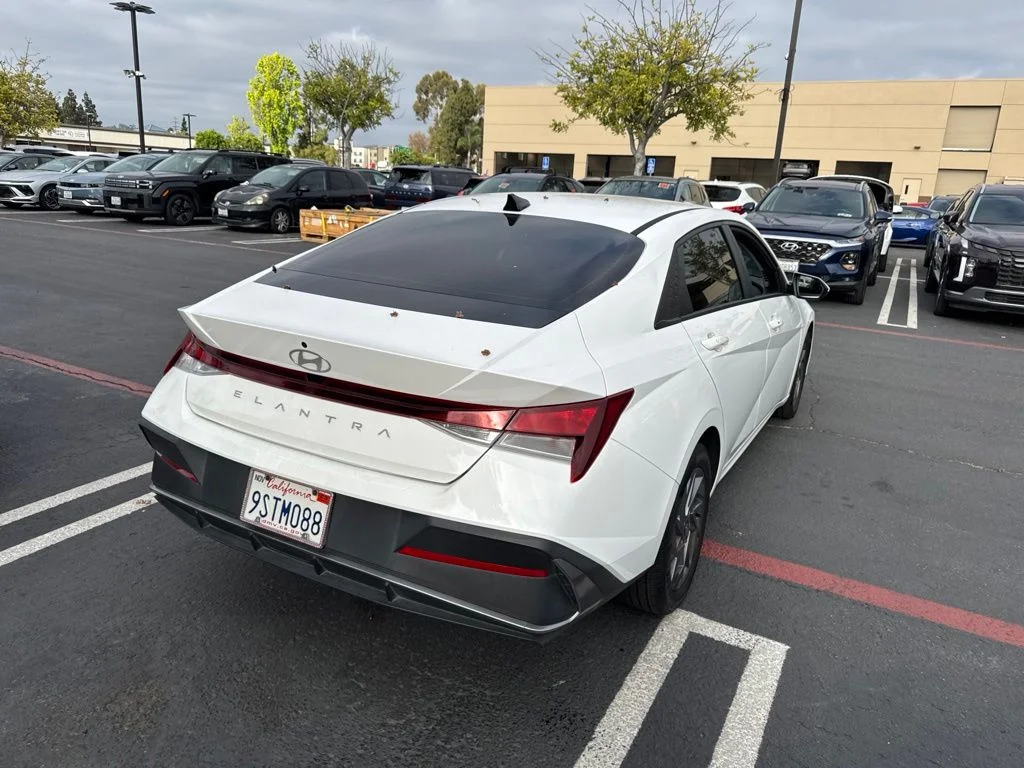 Used 2024 White Hyundai SEL image 3