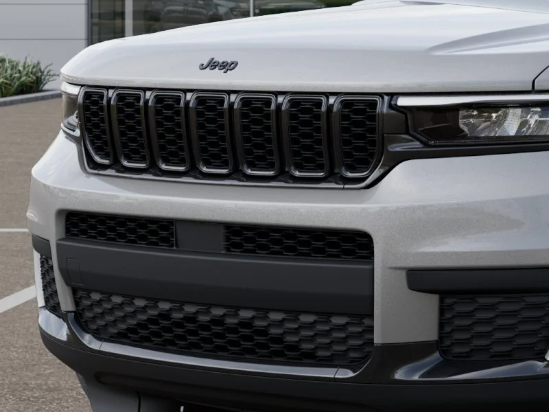 New 2025 Silver Zynith Exterior Paint Jeep Altitude image 11