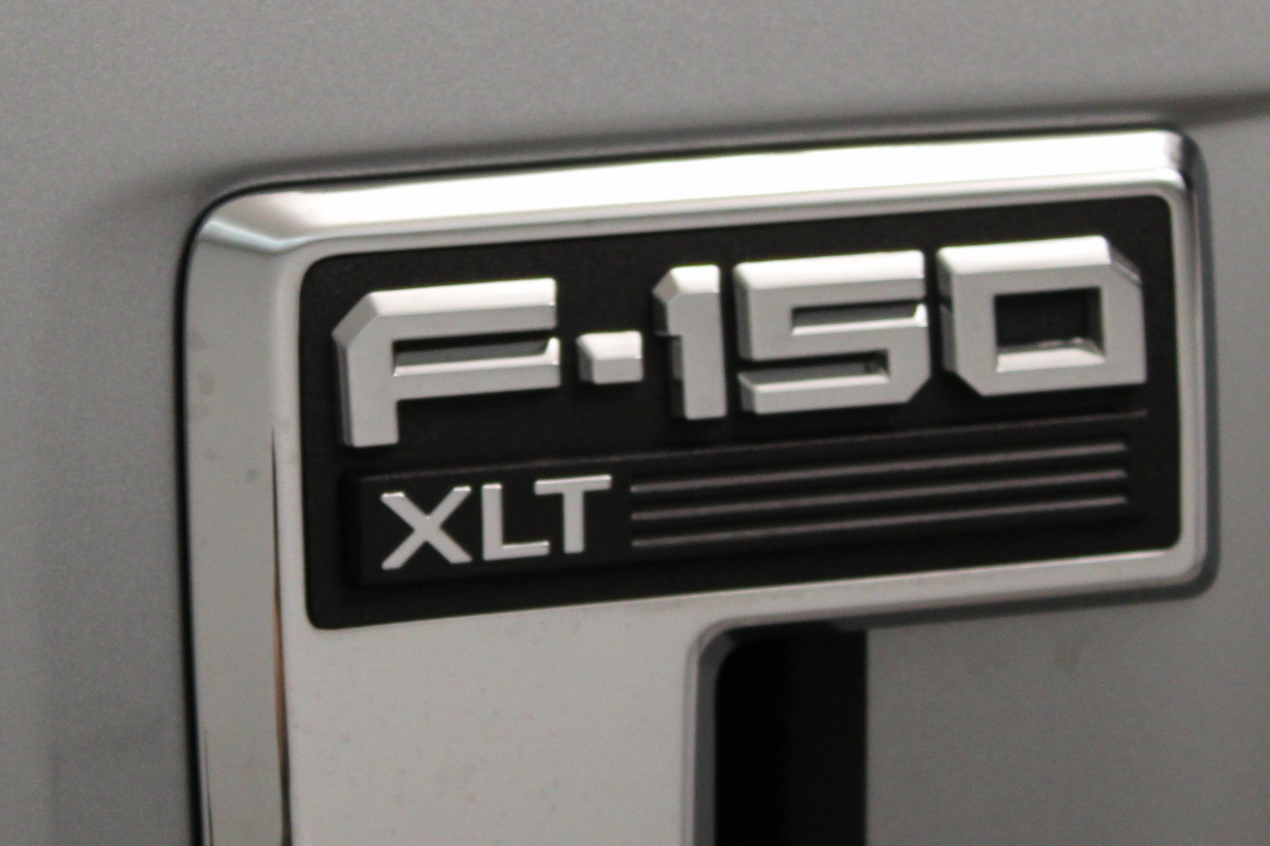 Used 2025 ICONIC SILVER METALLIC Ford XLT 4WD SuperCrew 5.5