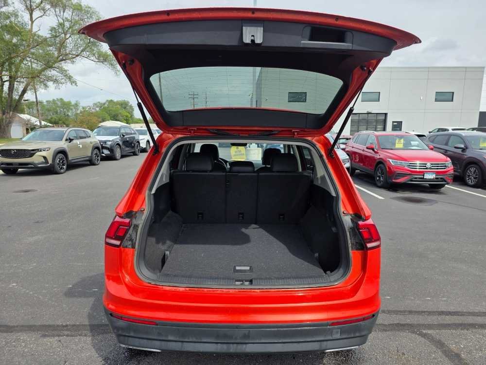 Used 2019 ORANGE Volkswagen SE image 6