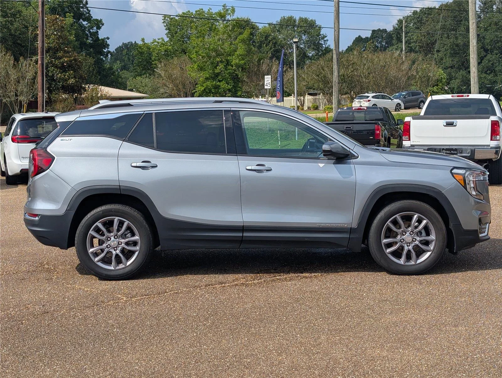 Used 2024 Sterling Metallic GMC SLT image 6