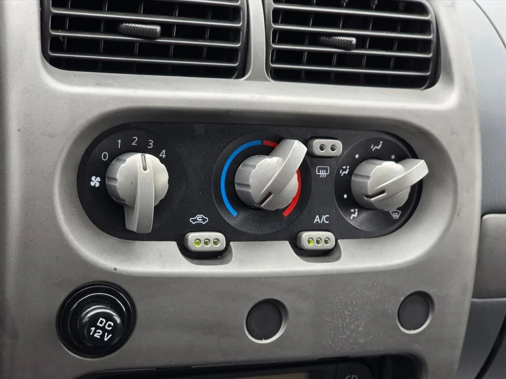 Used 2002 Red Nissan  image 16