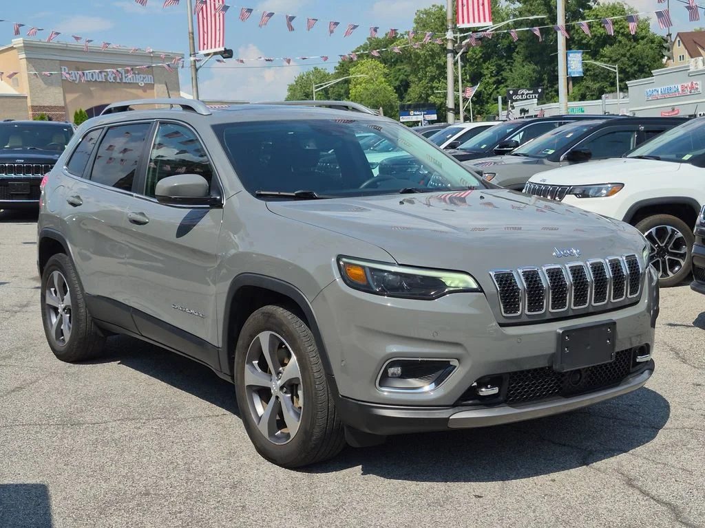 Used 2021 Gray Jeep Limited image 4