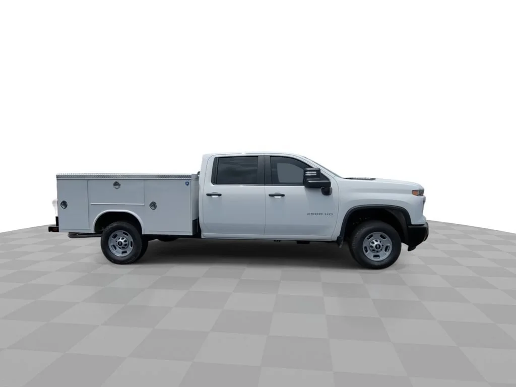 New 2026 Summit White Chevrolet WT image 9