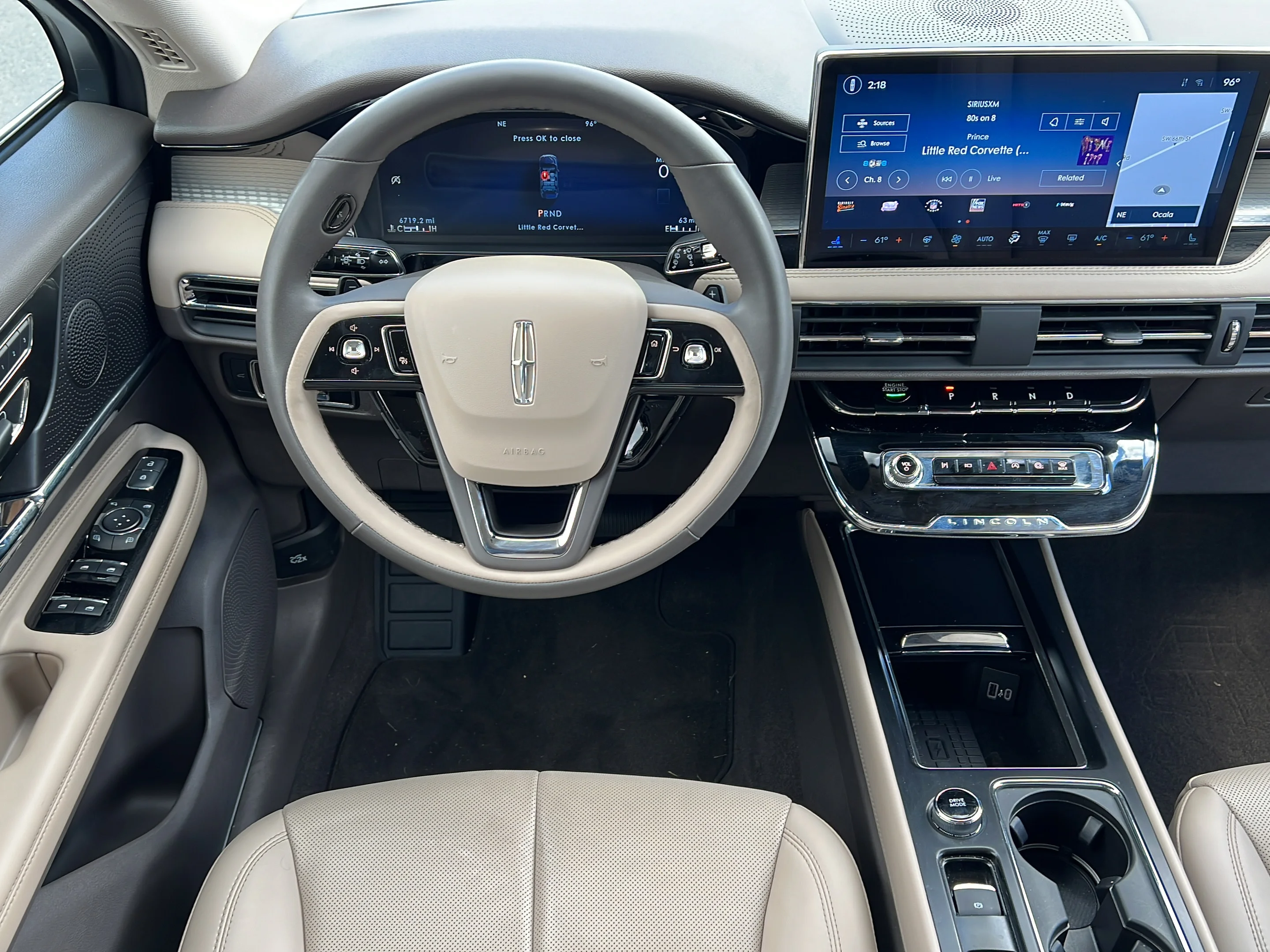 Used 2024 Pearl Metallic Lincoln Premiere image 12