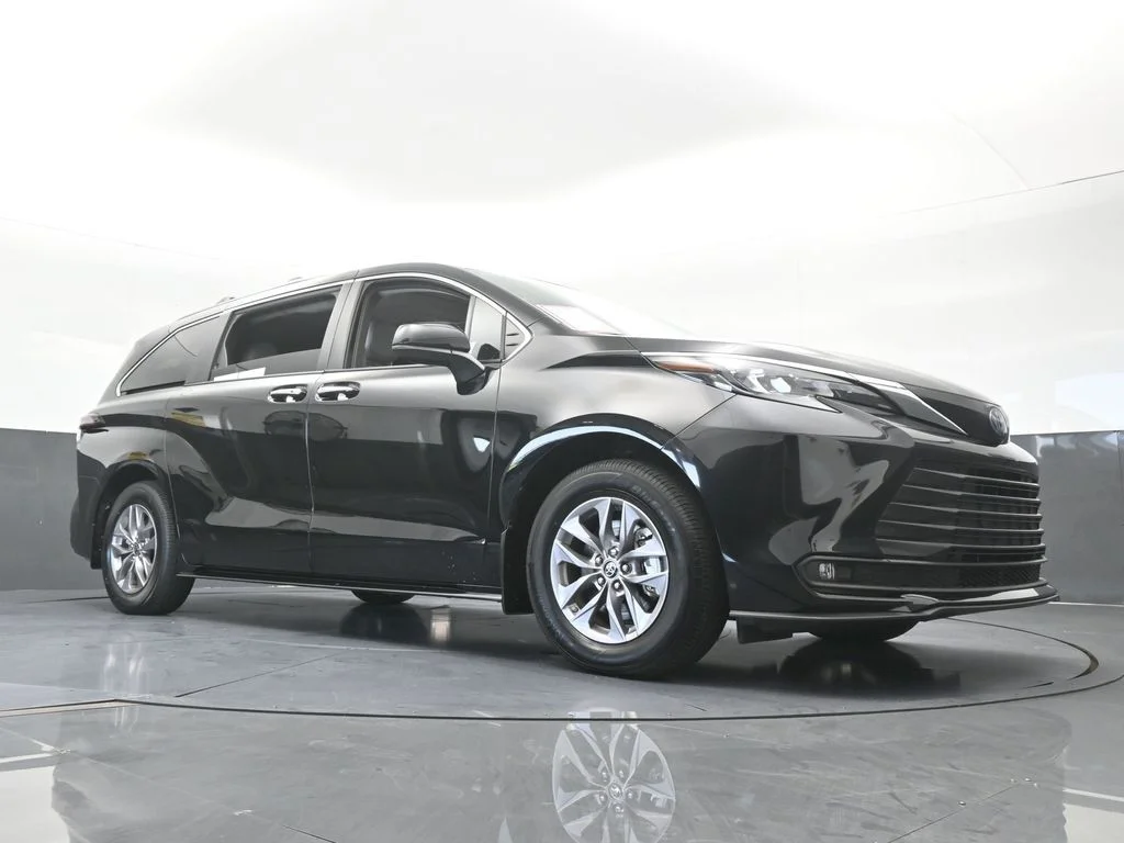 Used 2025 Midnight Black Metallic Toyota XLE image 66