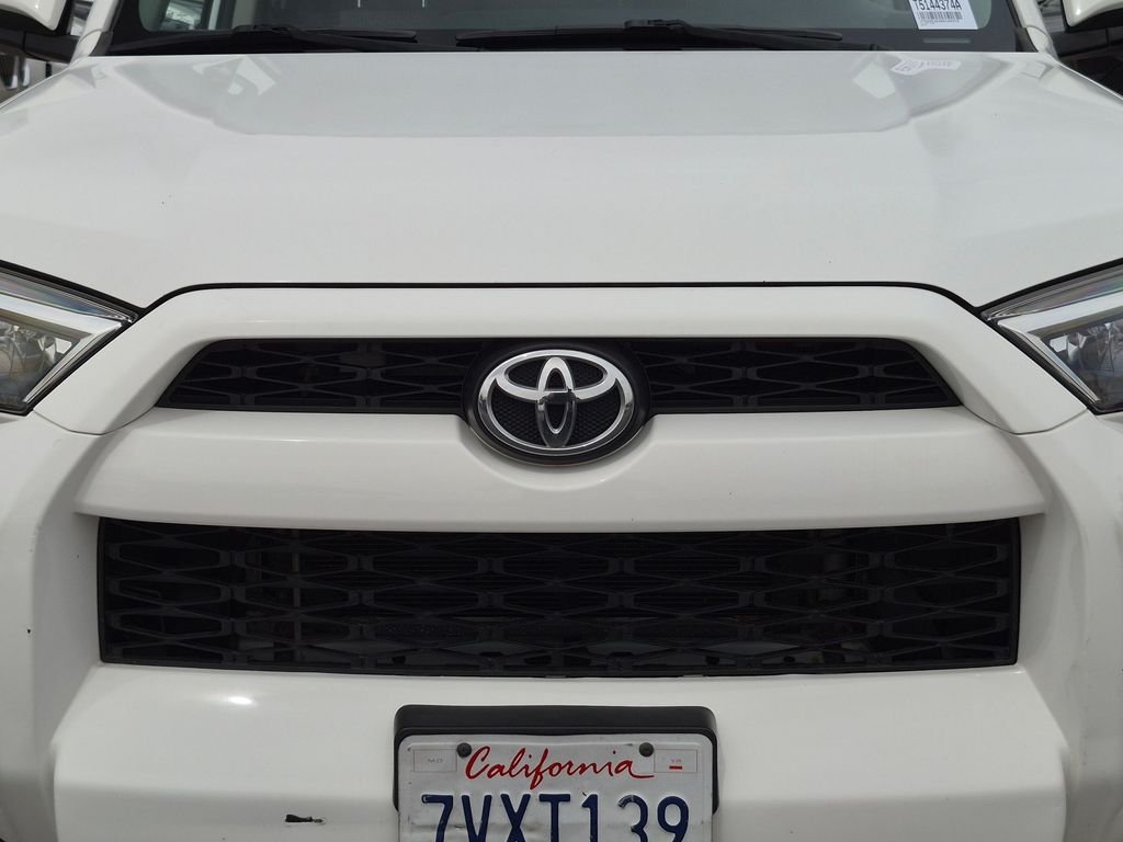 Used 2016 White Toyota SR5 image 37
