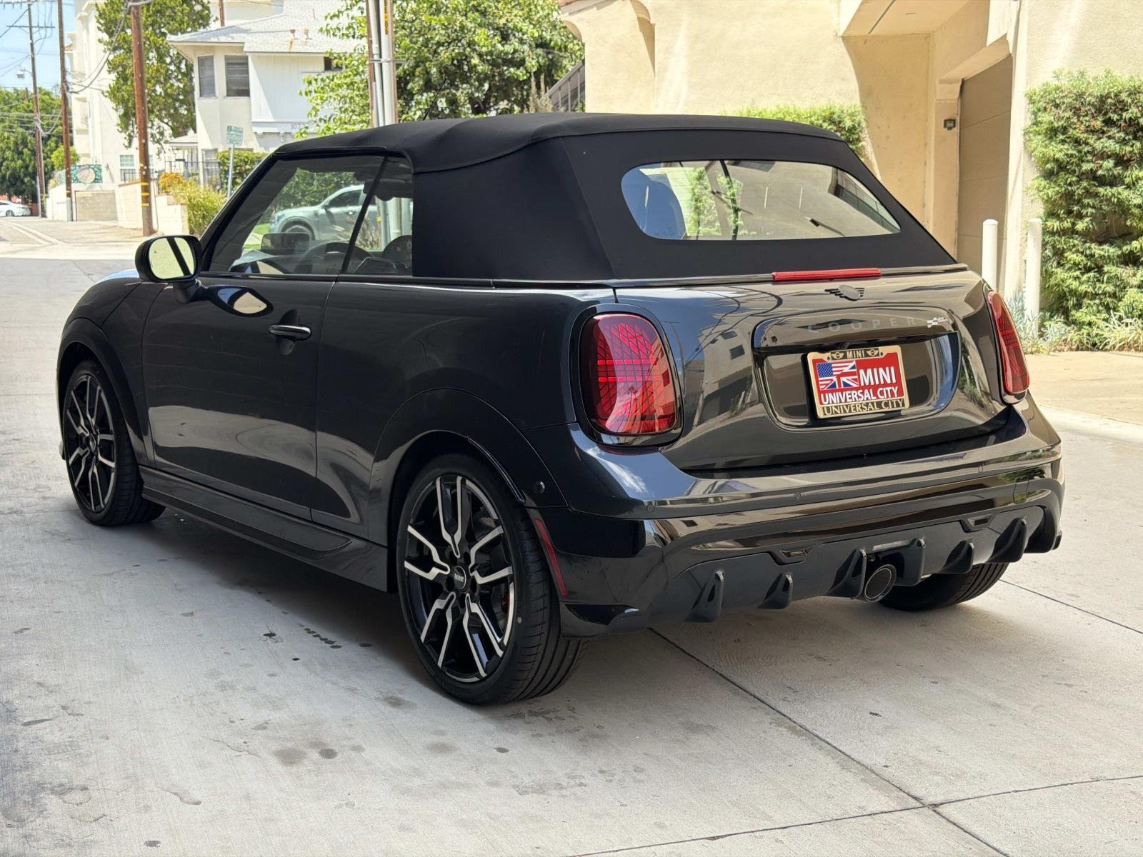 New 2026 0C6P Legend Grey Metallic MINI Iconic image 3