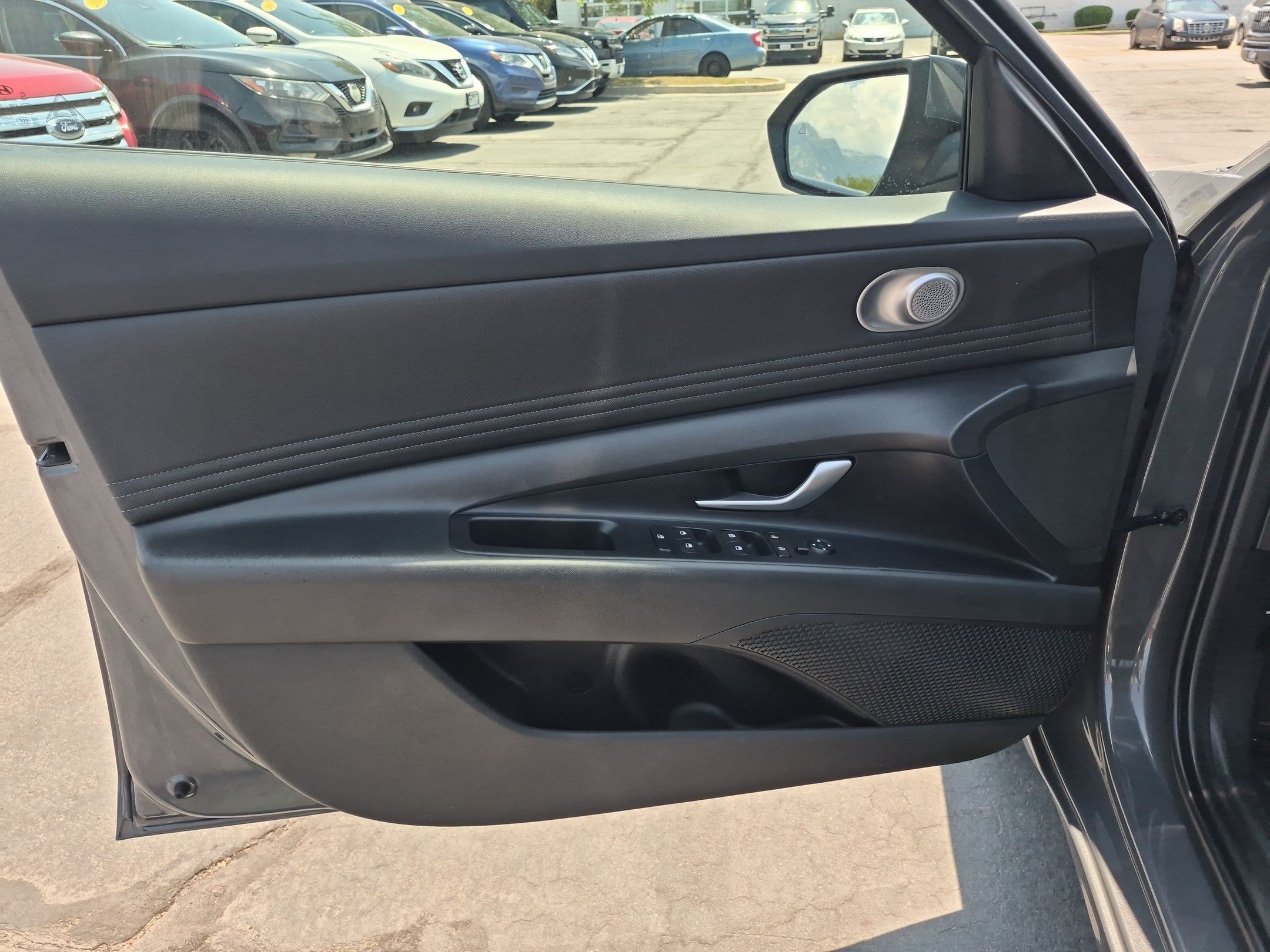 2025 Hyundai Elantra SEL - Photo 12