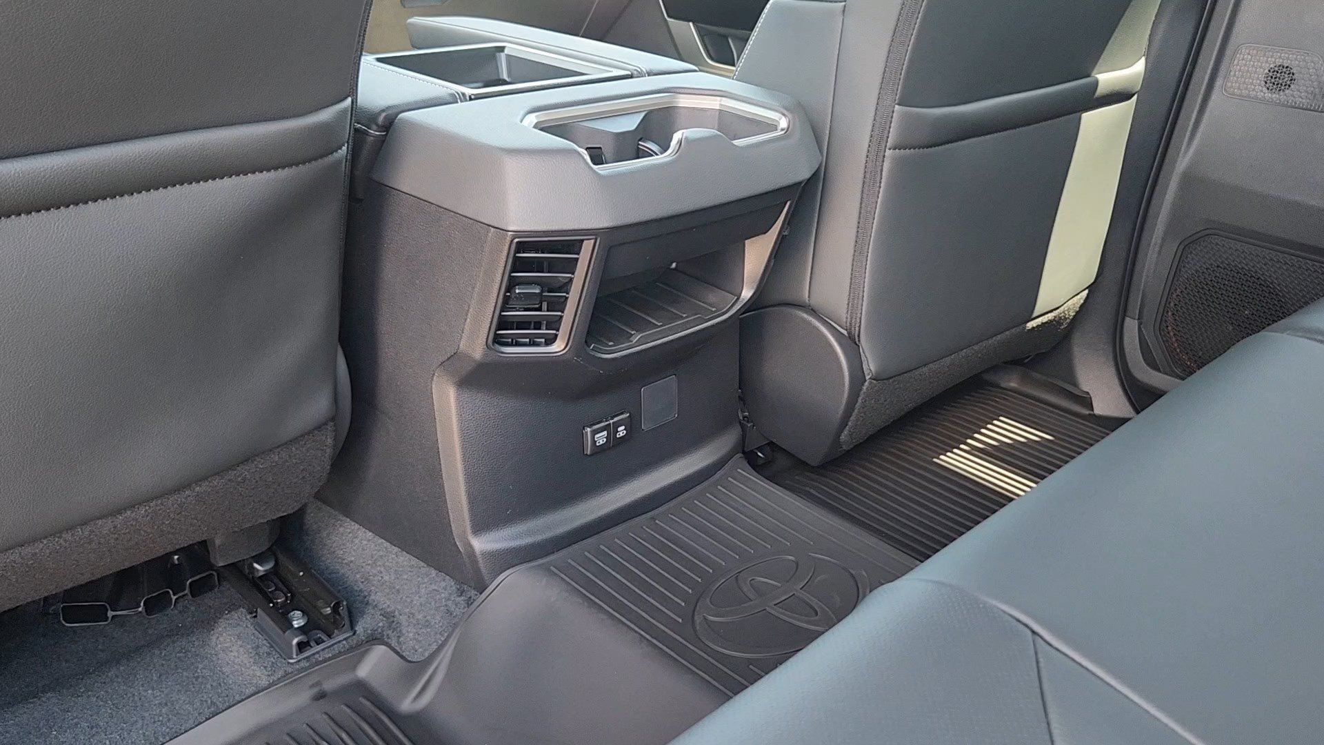 2026 Toyota Tundra Limited - Photo 16