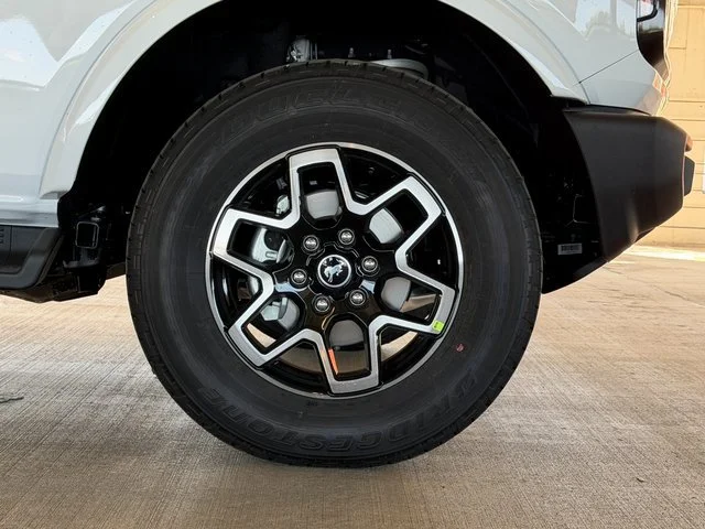 New 2026 Oxford White Ford Outer Banks COOKIE AND CREAM image 8