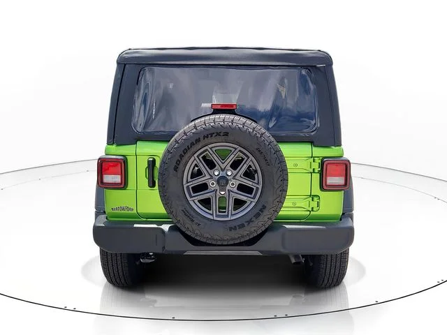 Used 2025 Green Jeep Sport S image 6