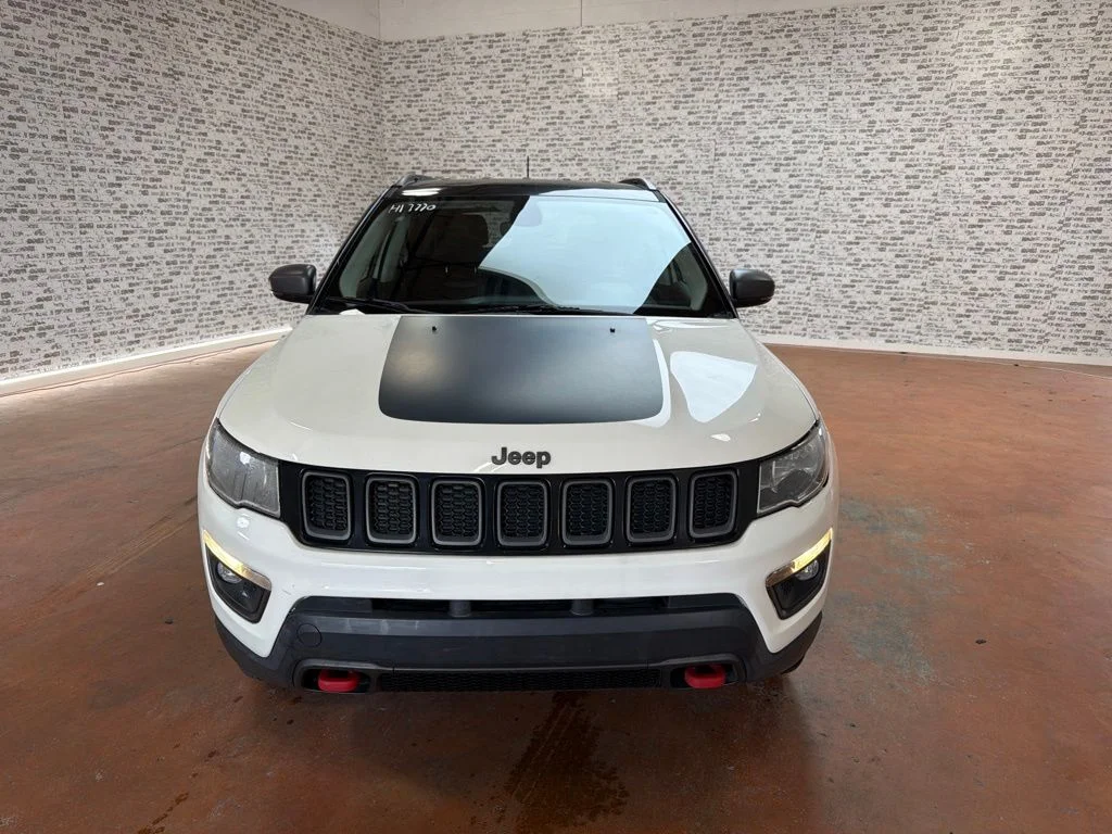 Used 2019 White Clearcoat Jeep Trailhawk image 2