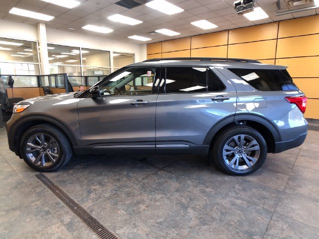 Certified Used 2022 Gray Metallic Ford XLT image 4