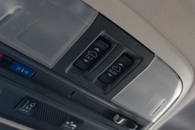 Used 2022 Silver Subaru Sport image 32