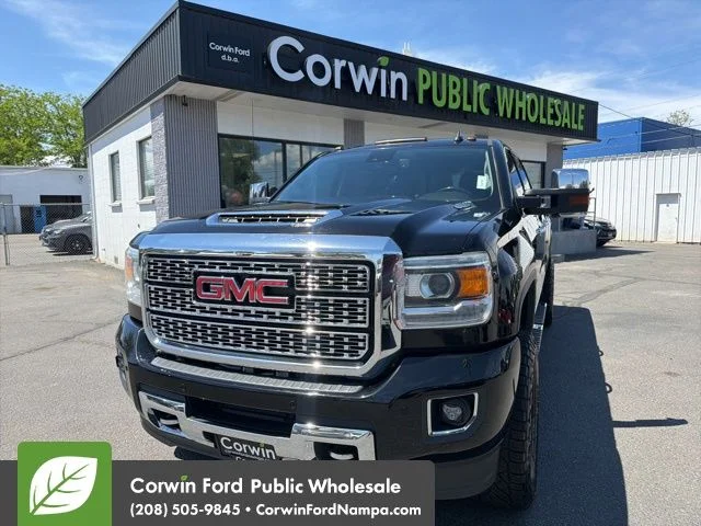 2018 GMC Sierra 4WD Crew Cab Standard Box Denali's photo