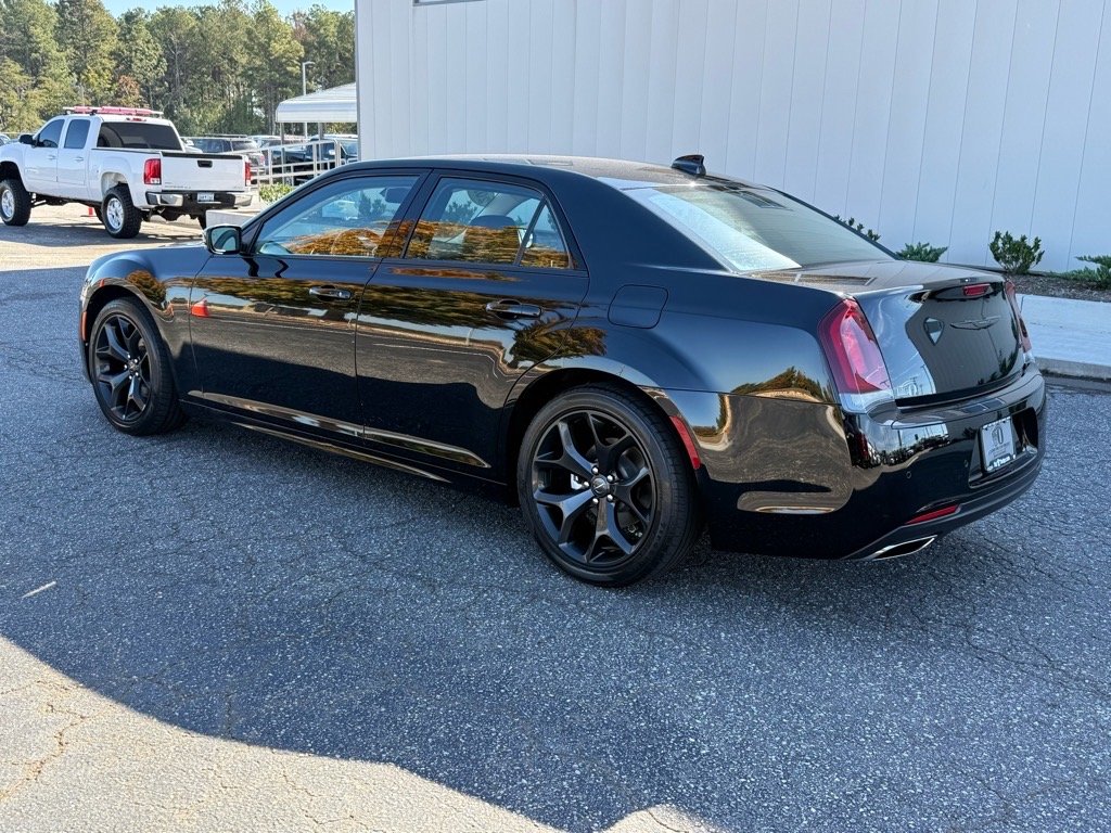 2022 Chrysler 300 Touring L photo 4