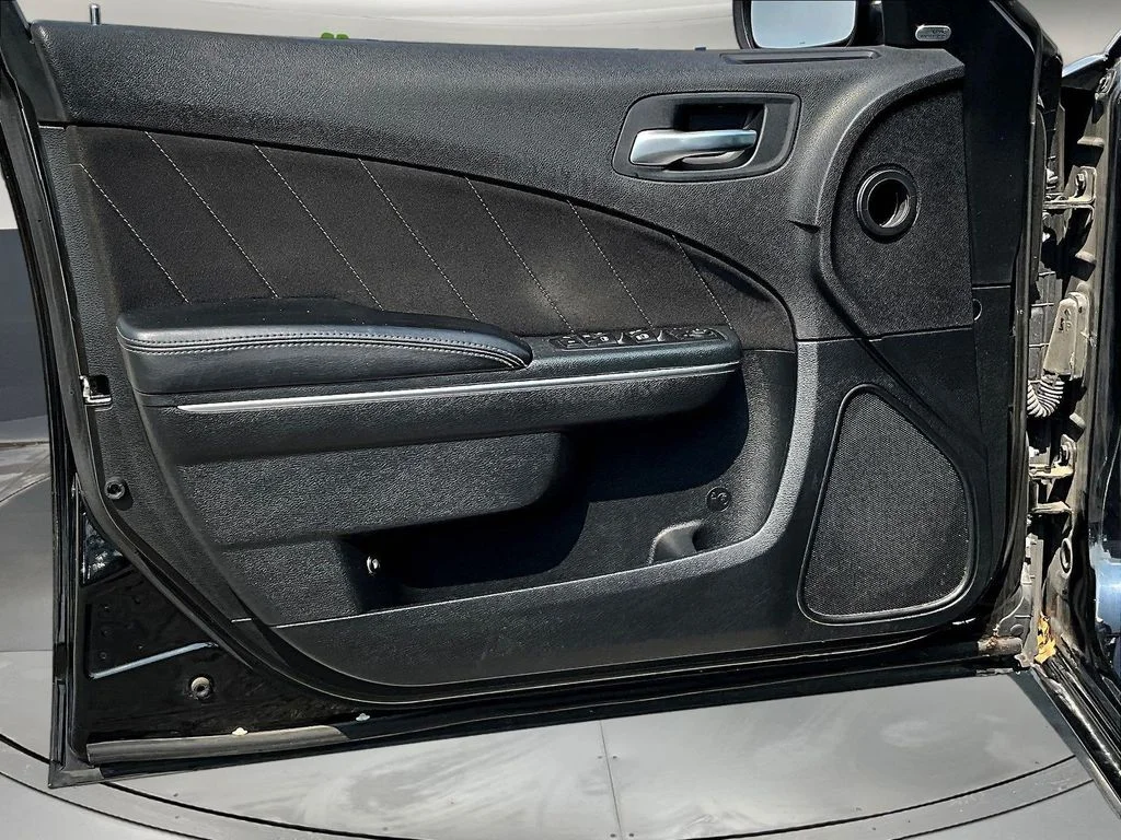 Used 2016 Black Dodge SXT image 21