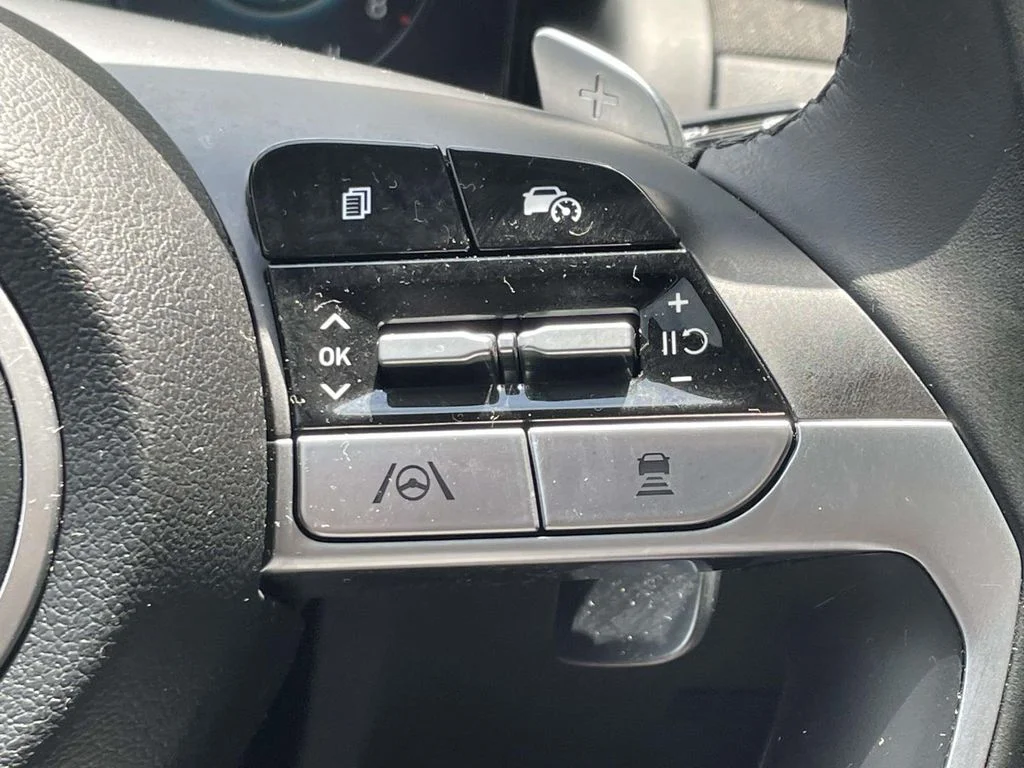 Used 2022 Silver Hyundai SEL Convenience image 23