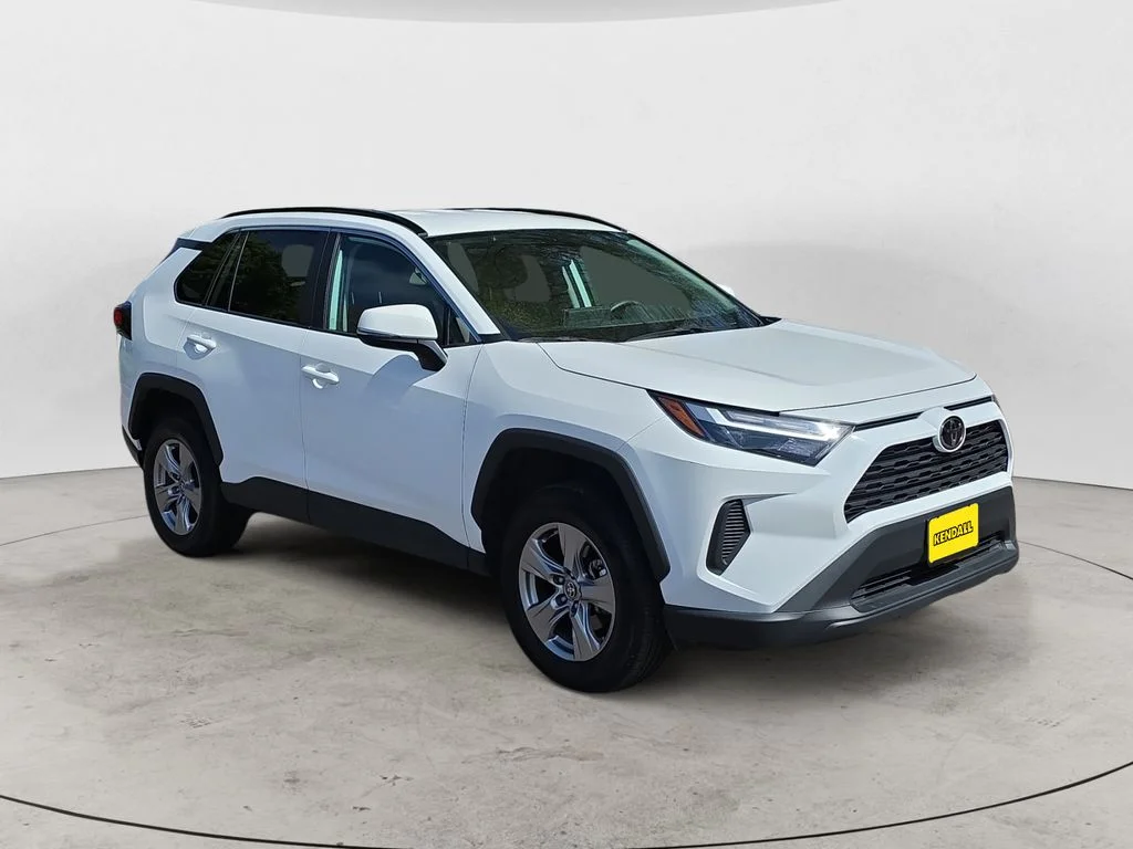 Used 2025 Ice Toyota XLE image 7