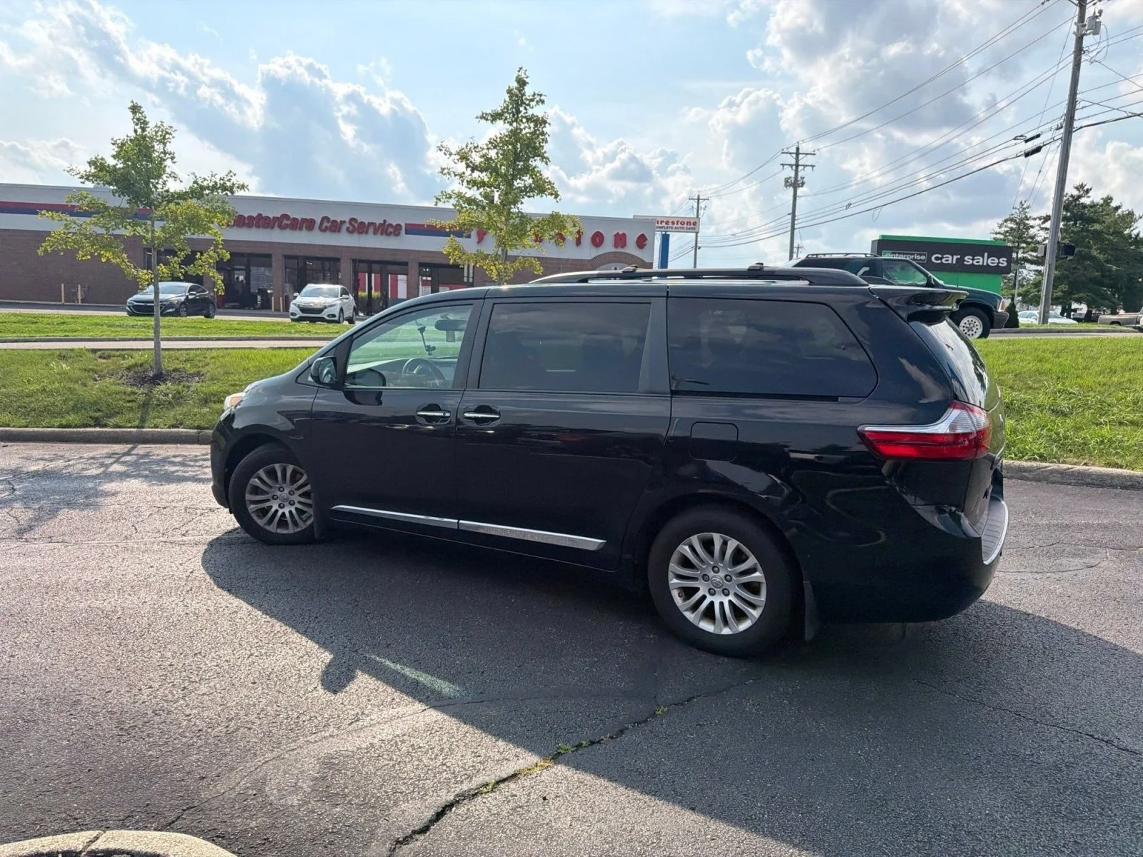 Used 2017 Midnight Black Metallic Toyota XLE Premium image 11