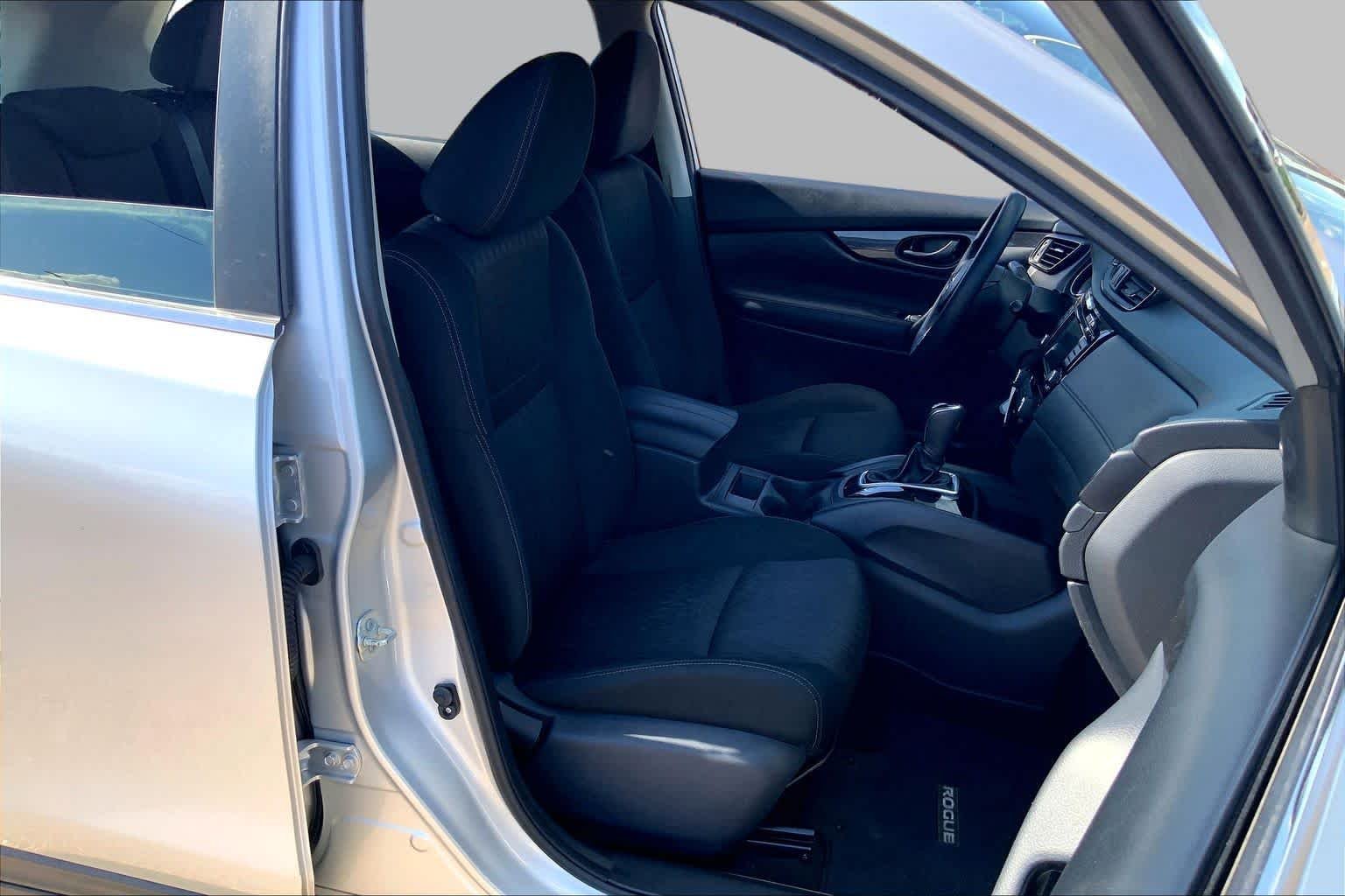 Used 2019 Brilliant Silver Metallic Nissan S image 9
