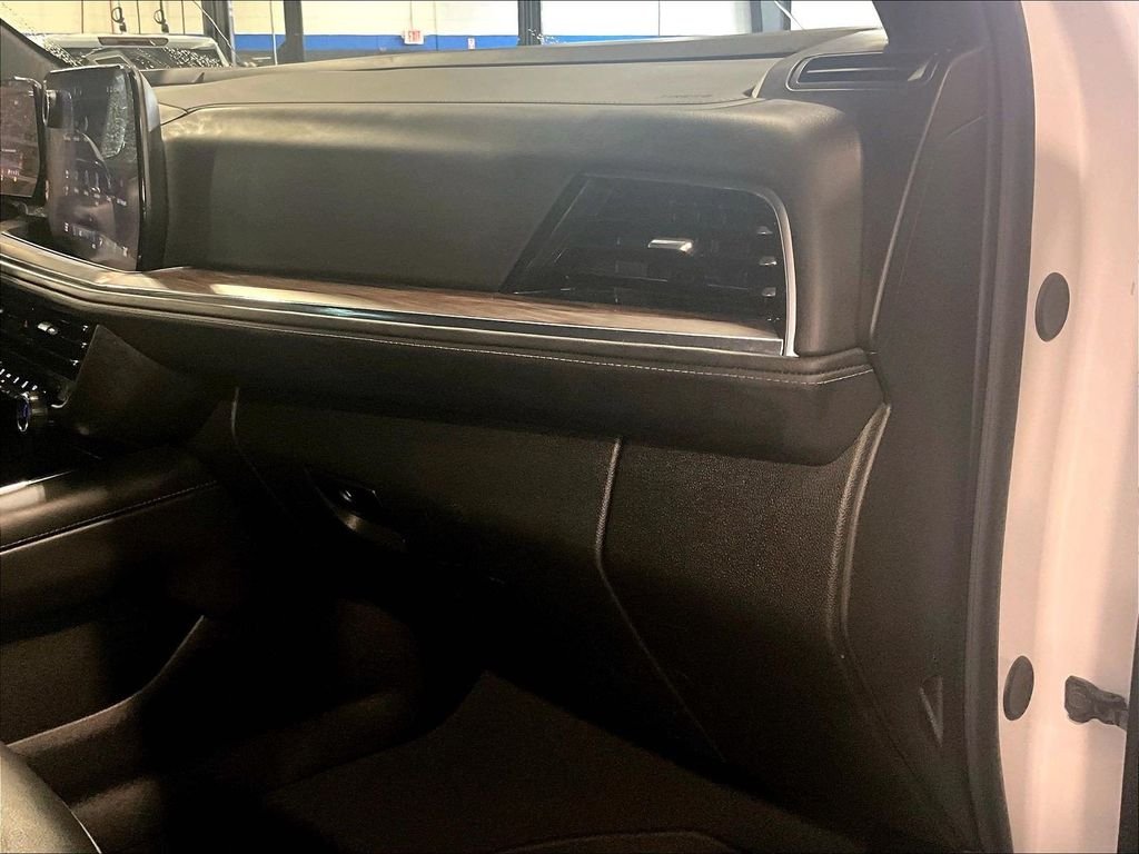 Used 2025 White Chevrolet LT image 13