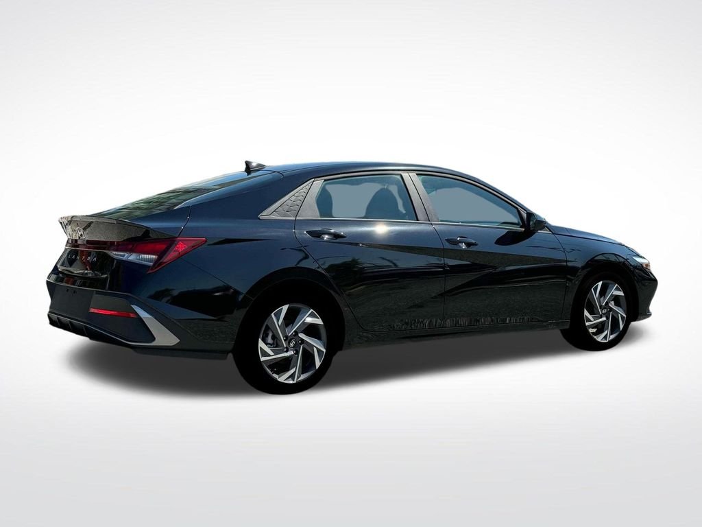 Used 2025 Black Hyundai SEL Sport image 10