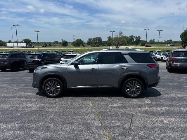 2023 Nissan Pathfinder SL - Photo 2