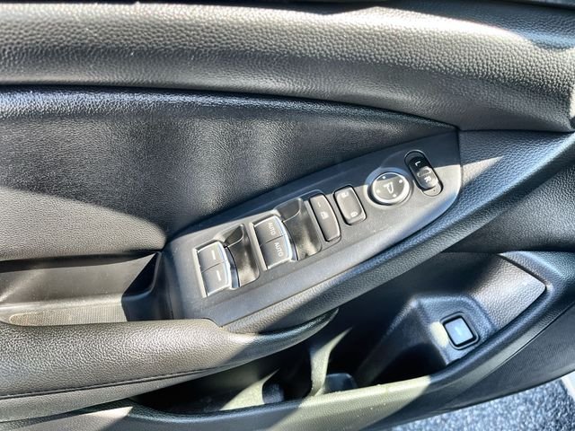 Used 2019  Honda Sport image 17