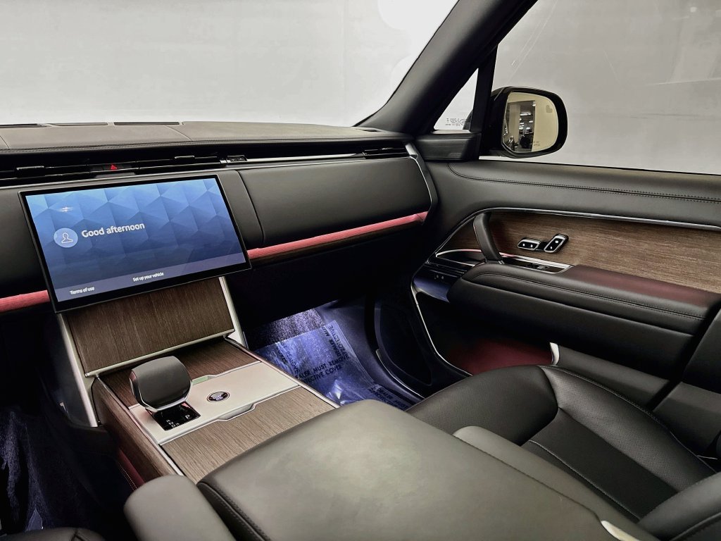 Certified Used 2025 Black Land Rover SE image 24