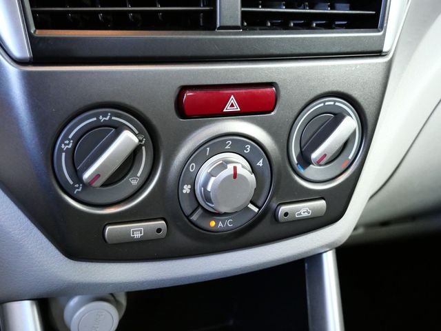 Used 2011 White Subaru 2.5X image 22