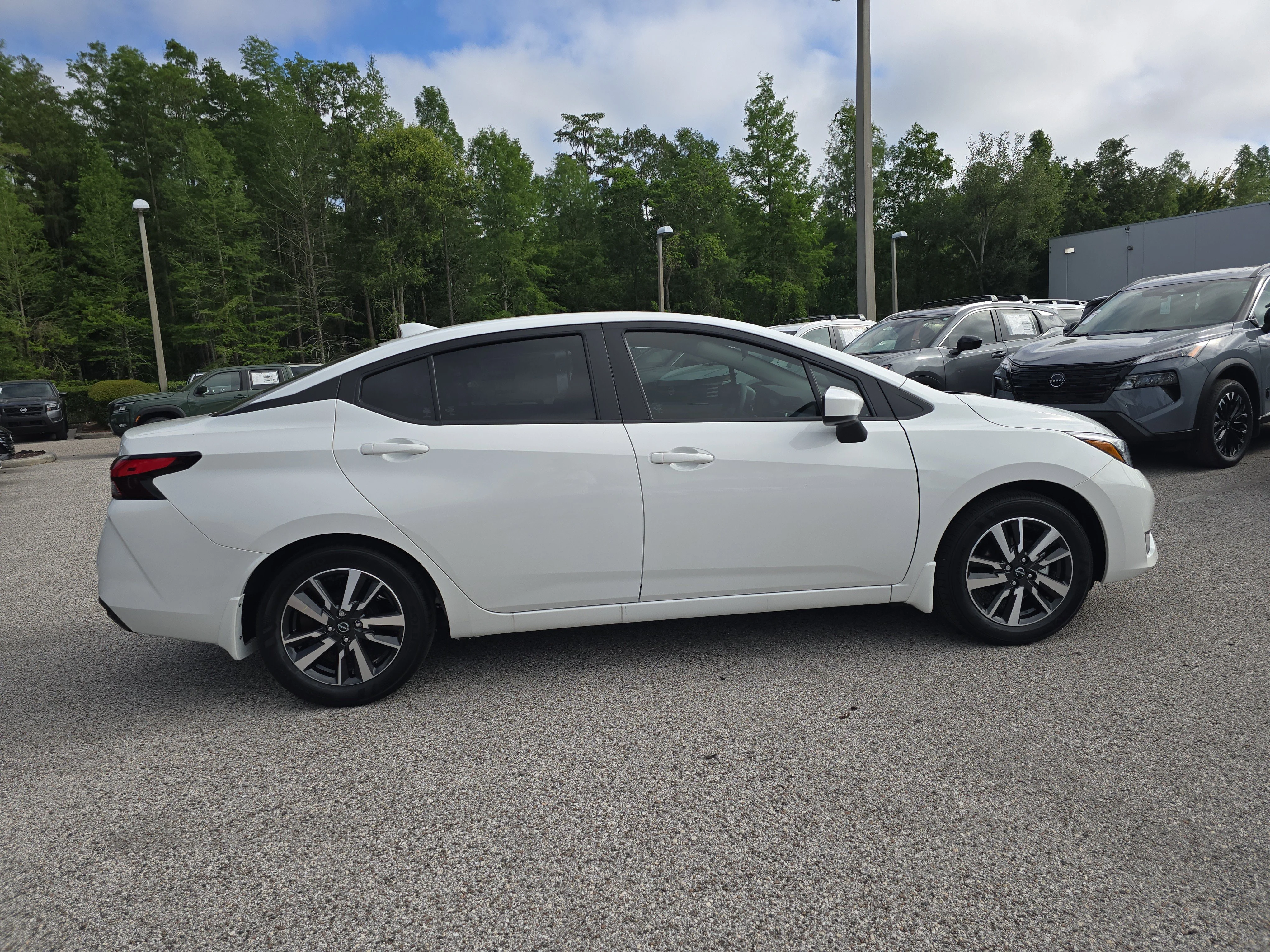 2025 Nissan Versa Sedan SV - Photo 9
