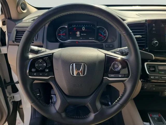 Used 2019 White Honda Touring 7-Passenger image 28