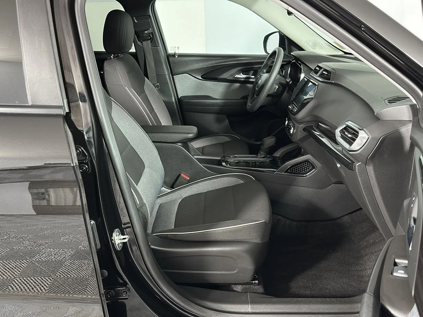 Used 2023 Mosaic Black Metallic Chevrolet LT image 26