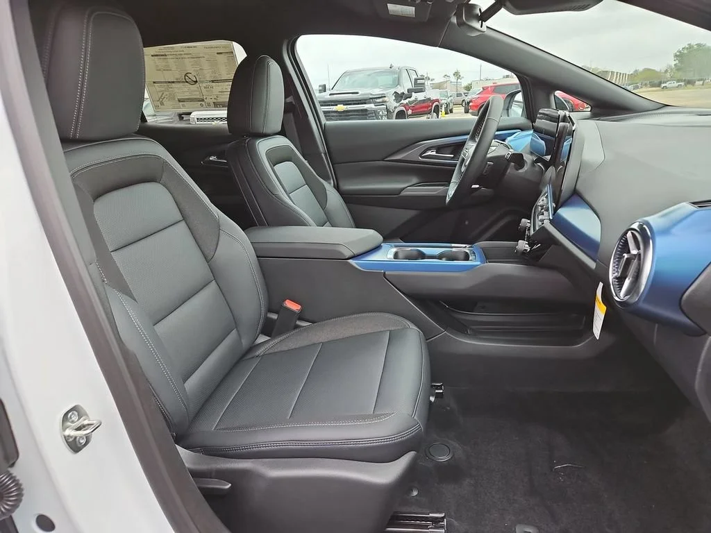 New 2026 Summit White Chevrolet LT image 19
