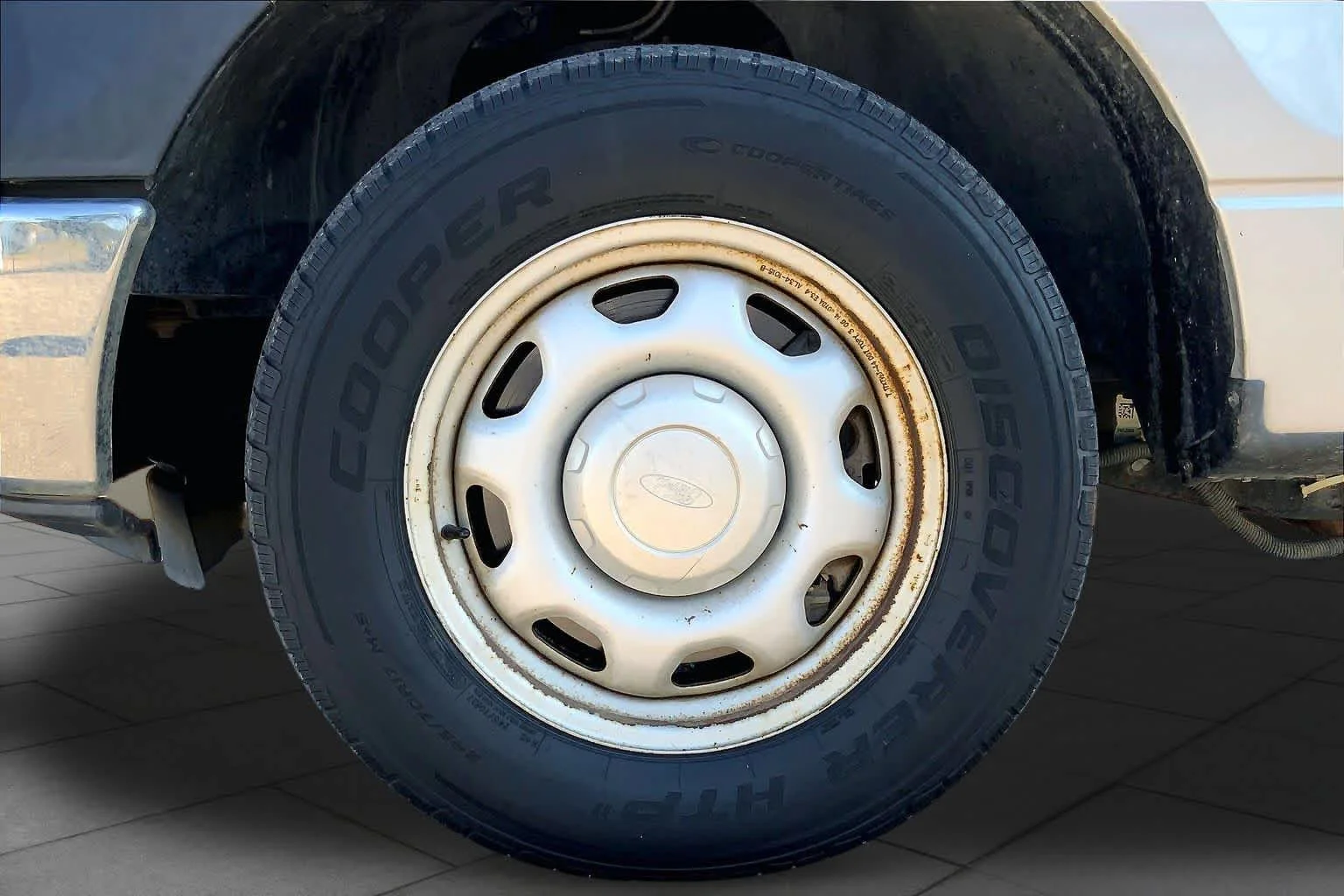 Used 2014 Ingot Silver Metallic Ford XL image 10