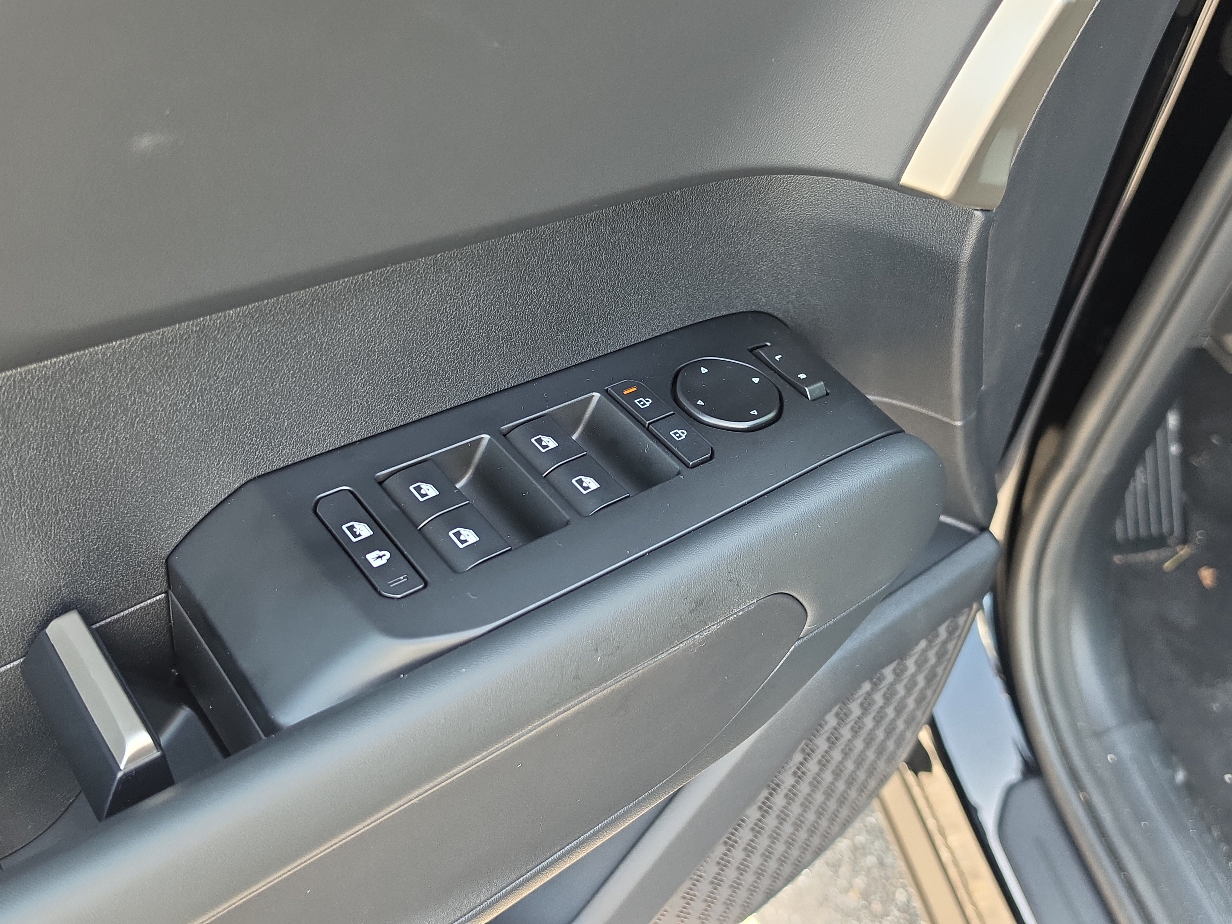 New 2027 Ebony Black Kia S image 20