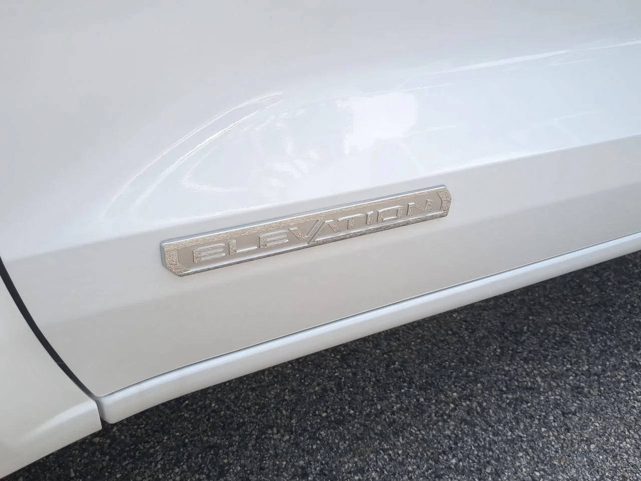 New 2026 Summit White GMC Elevation image 30