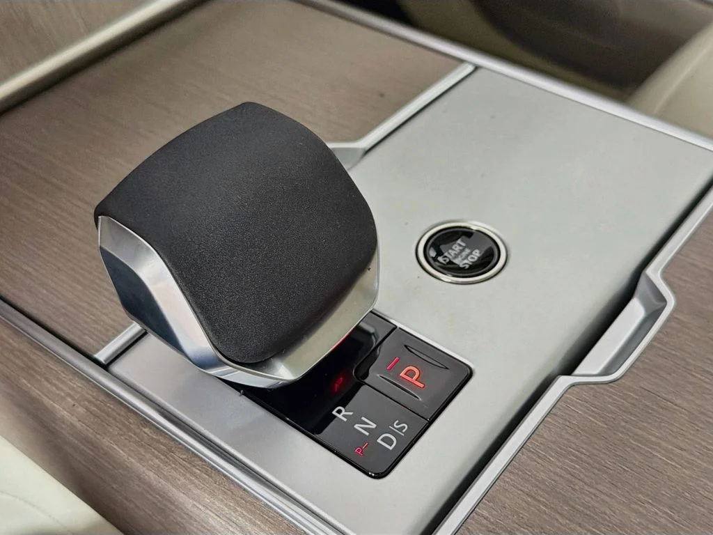 New 2026 Fuji White Land Rover SE image 17