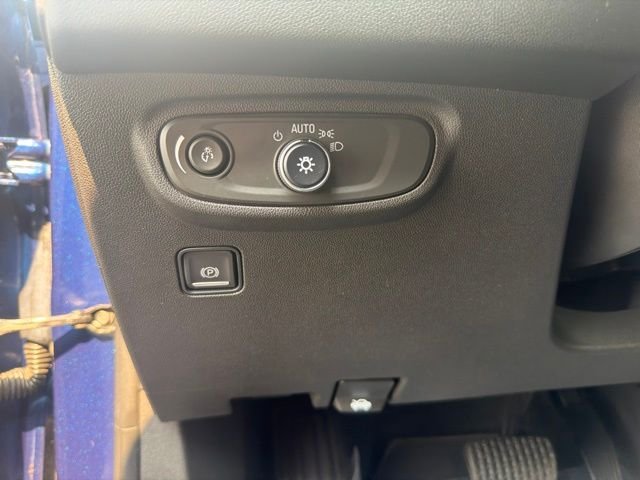 Certified Used 2022 Marine Metallic GMC SLE image 14