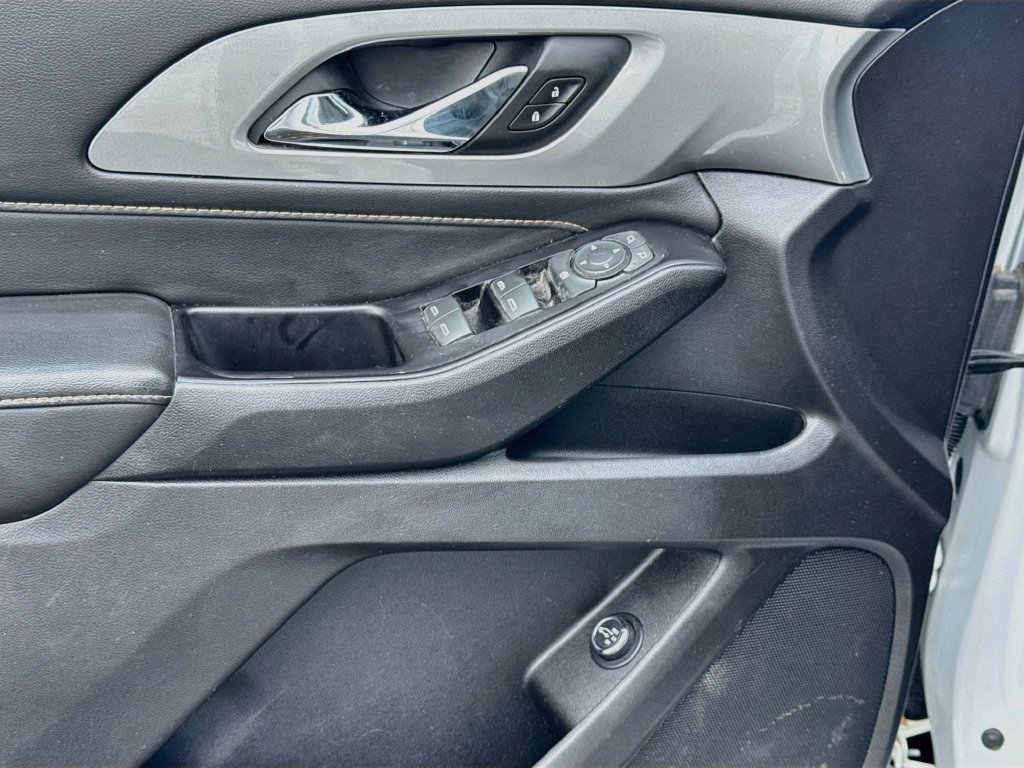Used 2020 SUMMIT WHITE Chevrolet LT Cloth image 20