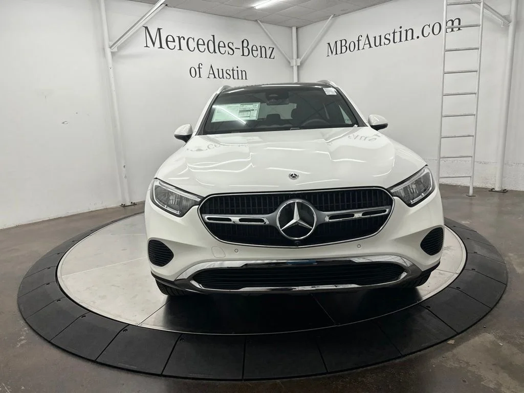 New 2027 White Mercedes-Benz GLC 300 image 2