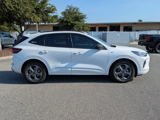 Used 2023 Oxford White Ford ST-Line image 2