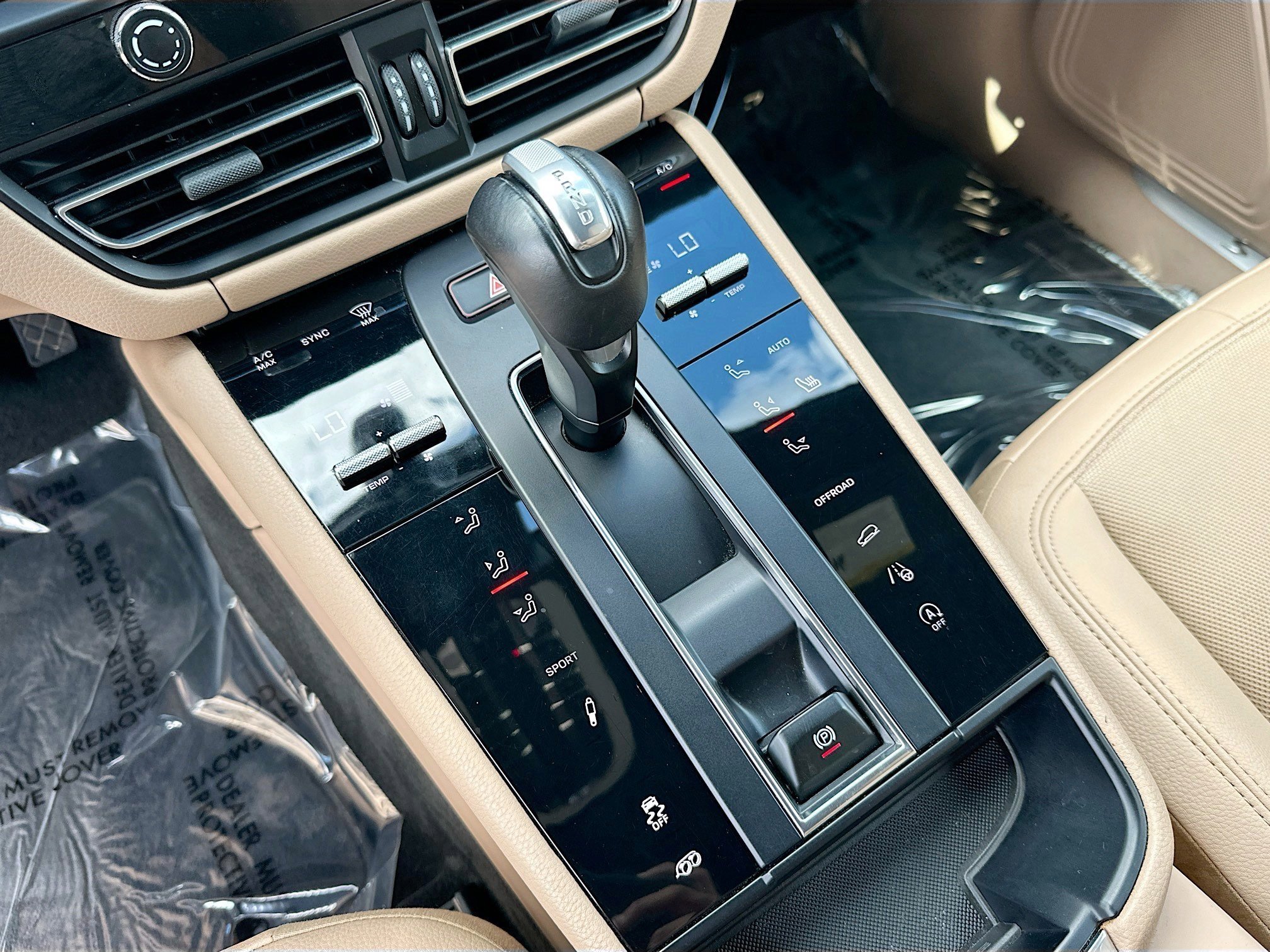 2024 Porsche Macan S - Photo 16