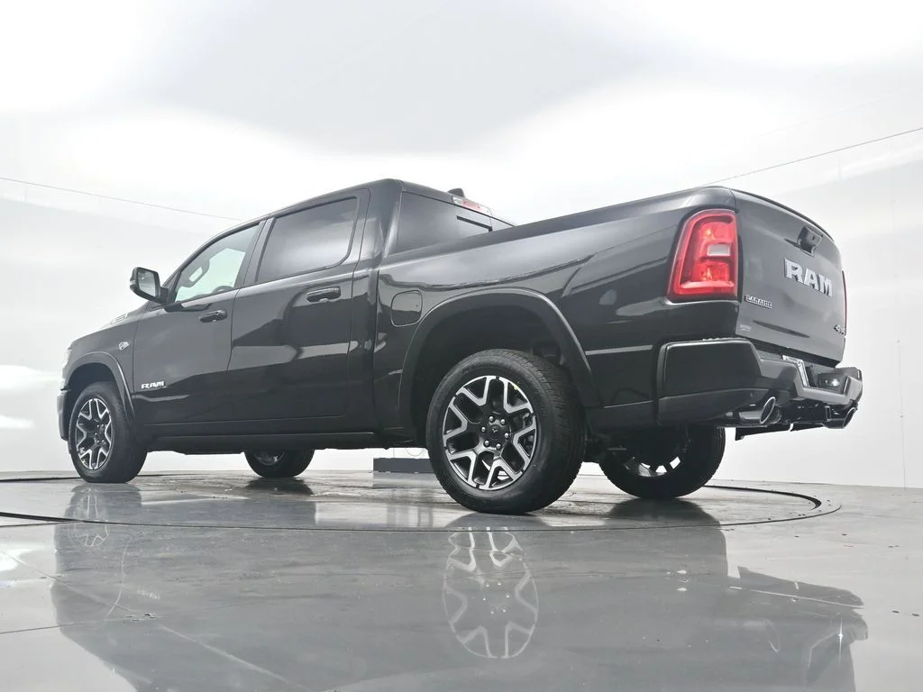 New 2026 Diamond Black Crystal Pearl-Coat Exterior Paint RAM Laramie image 39