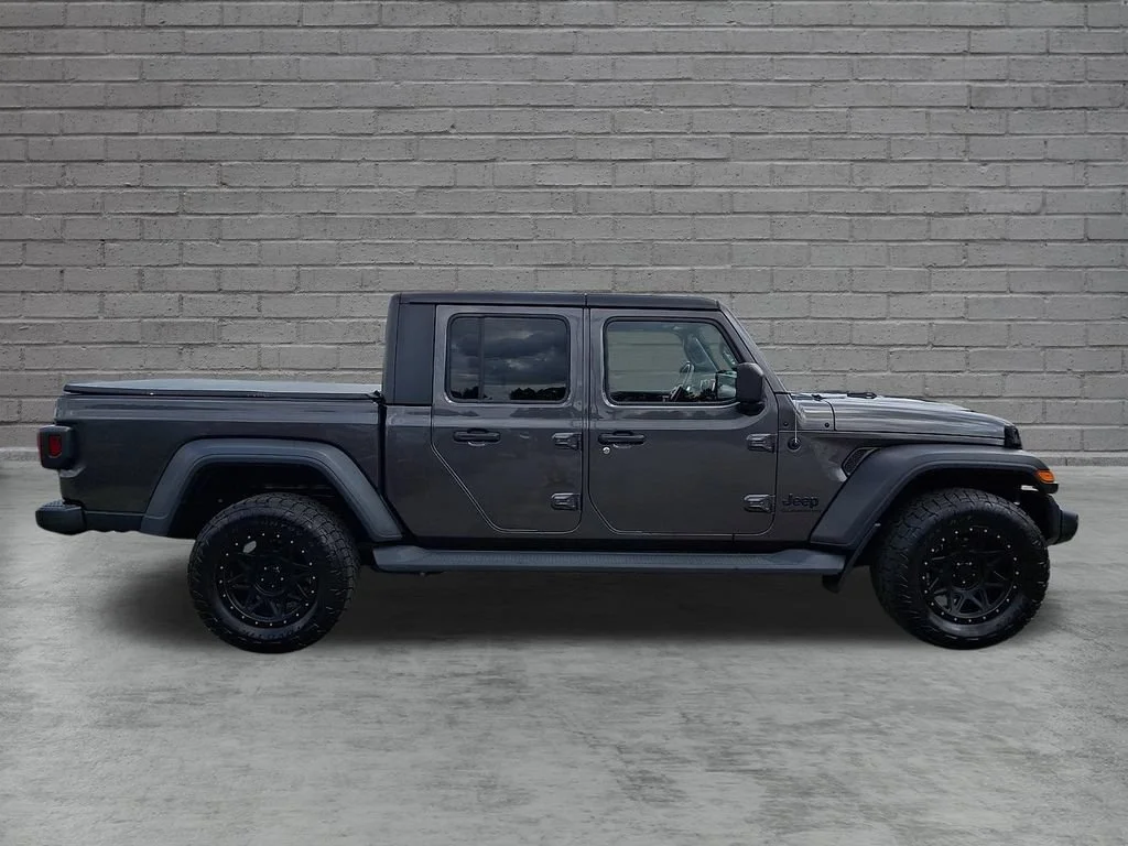 Used 2020 Granite Crystal Metallic Clearcoat Jeep Sport S image 13