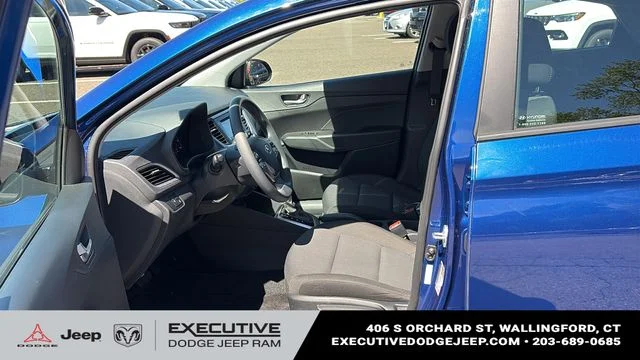 Used 2022 Blue Hyundai SE image 10