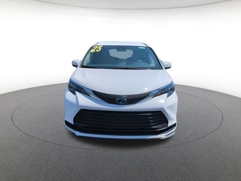 Used 2025 White Toyota LE image 16
