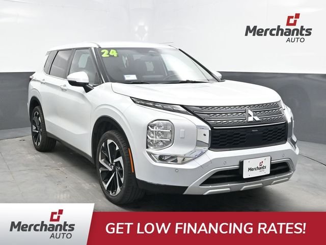Used 2024 White Mitsubishi SE image 1